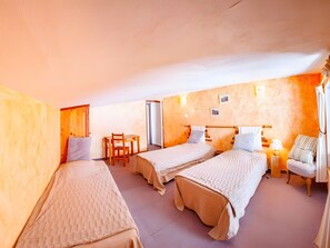 2 bedrooms, iron/ironing board, WiFi