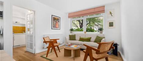 Books, music library, stereo