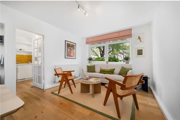 Llibres, biblioteca musical i estèreo