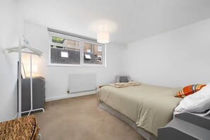 2 dormitoris, escriptori, planxa i posts de planxar i wifi gratuïta