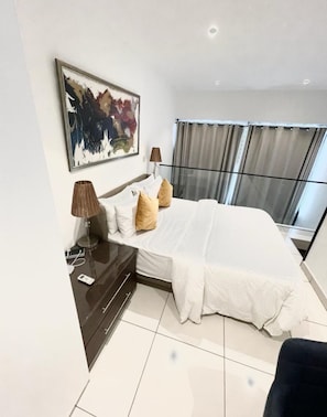 1 habitación, tabla de planchar con plancha, wifi y ropa de cama