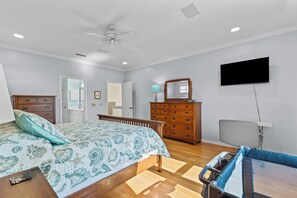 4 bedrooms, desk, iron/ironing board, travel cot