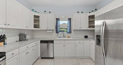 Your Ponte Vedra Beach coastal retreat—just a 10-minute walk to the ocean!