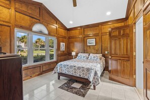 4 bedrooms, desk, iron/ironing board, travel crib