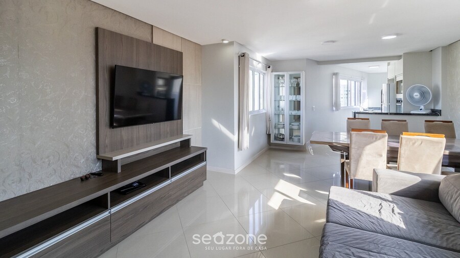 Apt w Parking Near Beach nd Restaurants BC Yvd1301