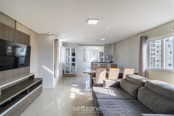 Basic Apartment | Living area | TV