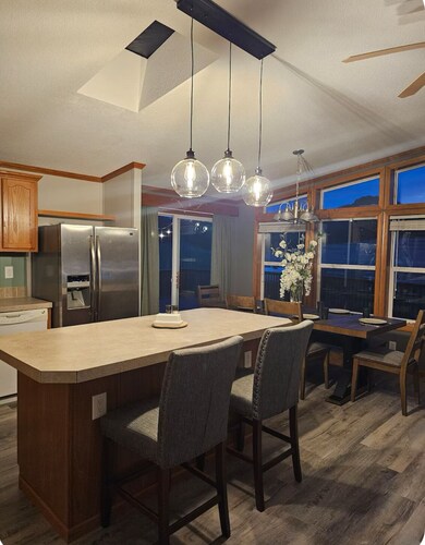 Charming 3-bedroom farmhouse in rural Richland Area with hot tub and A/C