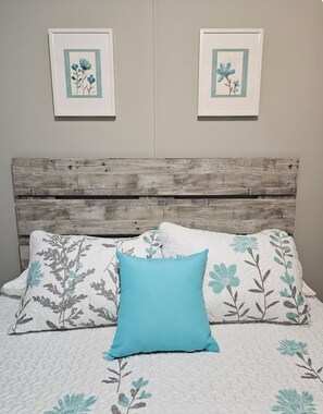 3 bedrooms, desk, iron/ironing board, WiFi