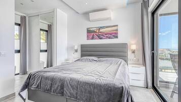 Villa (4 Bedrooms) | Interior