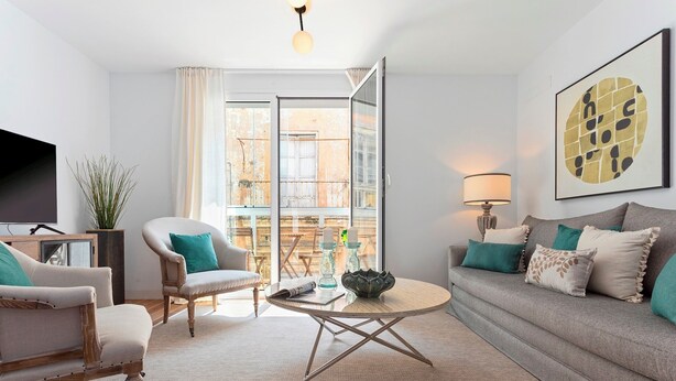 A modern living room with a sofa, armchairs, a coffee table, and a TV. - Luxury Apartment in Cadiz Center. San Antonio IV (Cádiz)