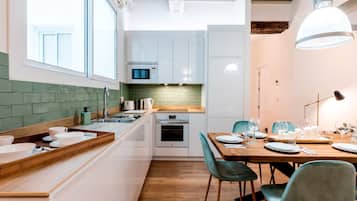 Departamento (4 Bedrooms) | Cocina privada | Refrigerador, microondas, horno y parrilla de estufa