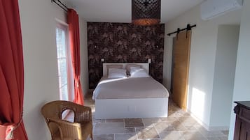 1 bedroom, bed sheets