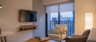 w Comfort 2BR w Private Balcony in San Isidro