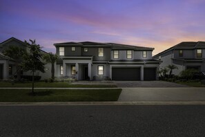 House | 15 bedrooms, Internet - Family Villa w Pool Games n Themed Rooms (Kissimmee)