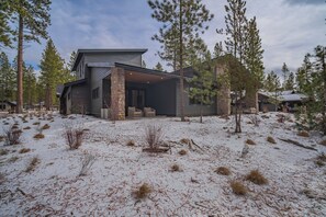 Exterior - Caldera Springs Getaway with Access to Exclusive Golf (Sunriver)