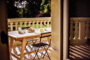 Buffet déjeuner gratuit tous les jours