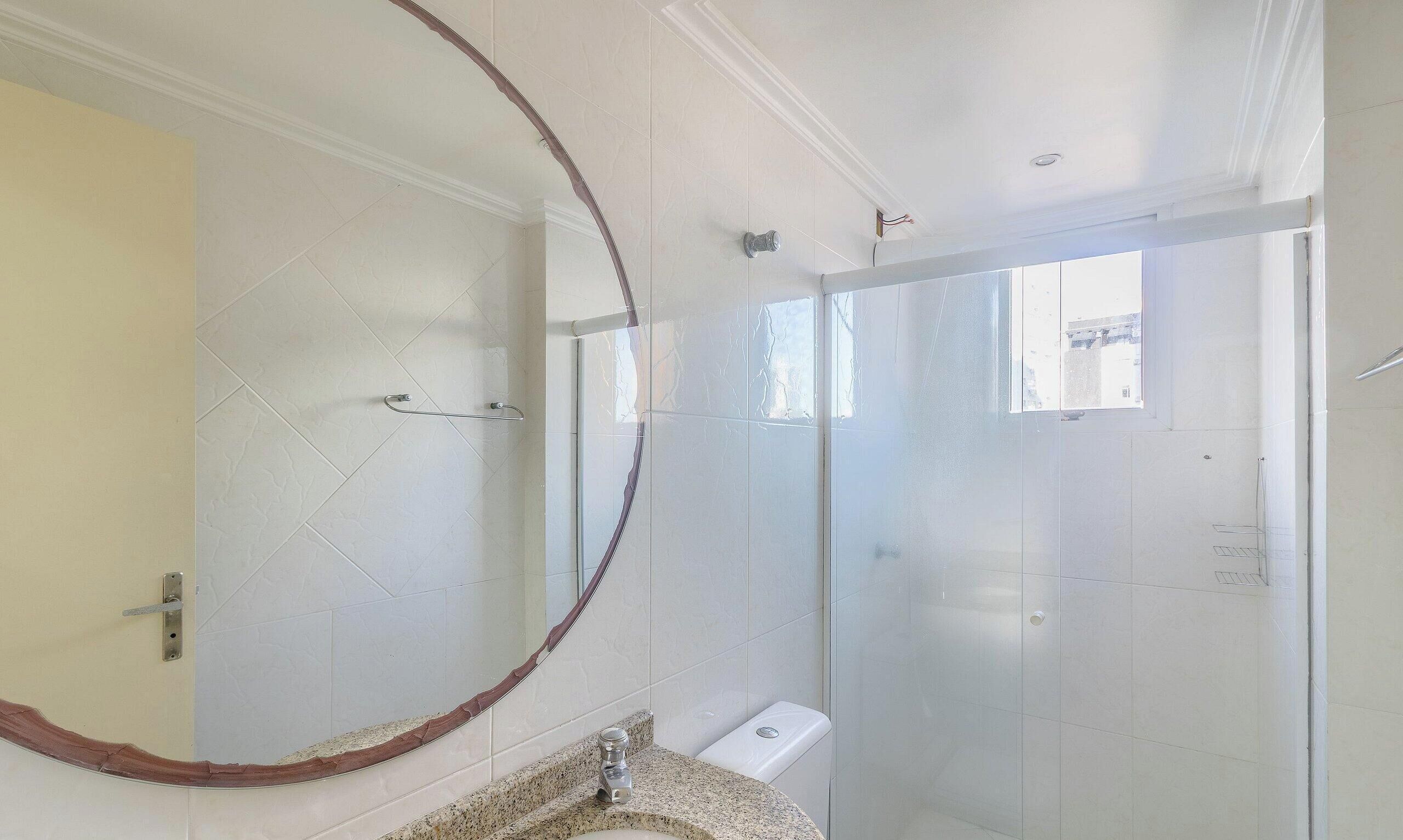 Basic Apartment | Bathroom