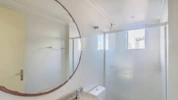 Basic Apartment | Bathroom