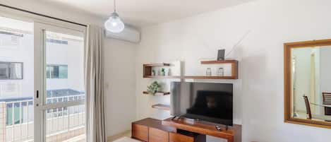 Basic Apartment | Living area