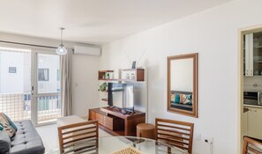 Basic Apartment | Living area