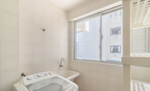 Basic Apartment | Bathroom - Modern and Fully-equipped Apartments 100m From Central Beach - VTR (Balneário Camboriú)