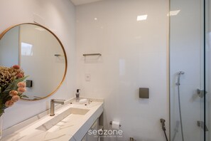 Basic Apartment | Bathroom - 3br Apt Sea View BBQ Garage - BC Vld1002 (Balneário Camboriú)
