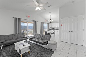 Living area - Villa Del Mare Unit 5, 2-bedroom 2 bath suite on 3rd floor with ocean view. (St. Augustine)
