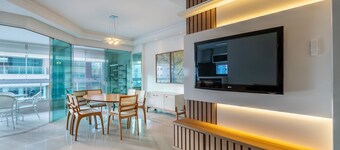 Stay Steps From the sea in Meia Praia - VIM