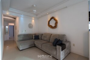 Basic Apartment | Living area