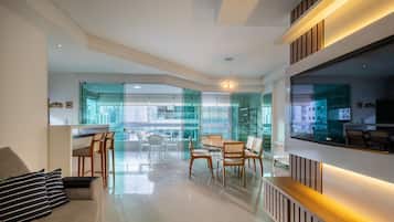 Basic Apartment | Living area
