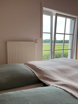 WiFi, bed sheets