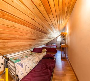 5 bedrooms, iron/ironing board, WiFi