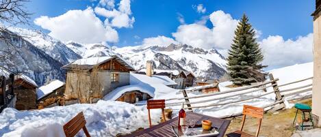 تناول الطعام بالخارج