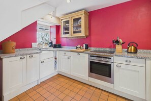 Oven, stovetop, electric kettle, toaster