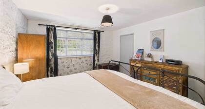 Host & Stay | Stonecrop Cottage