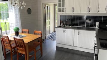 Fridge, microwave, oven, coffee/tea maker