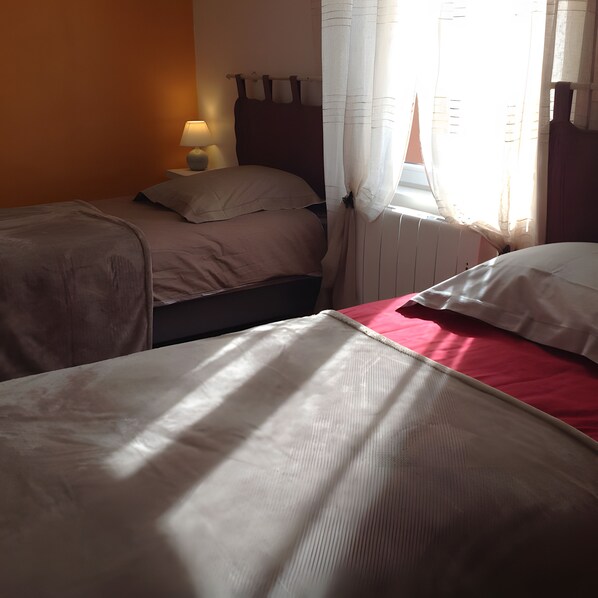 2 slaapkamers, een strijkplank/strijkijzer, wifi, beddengoed