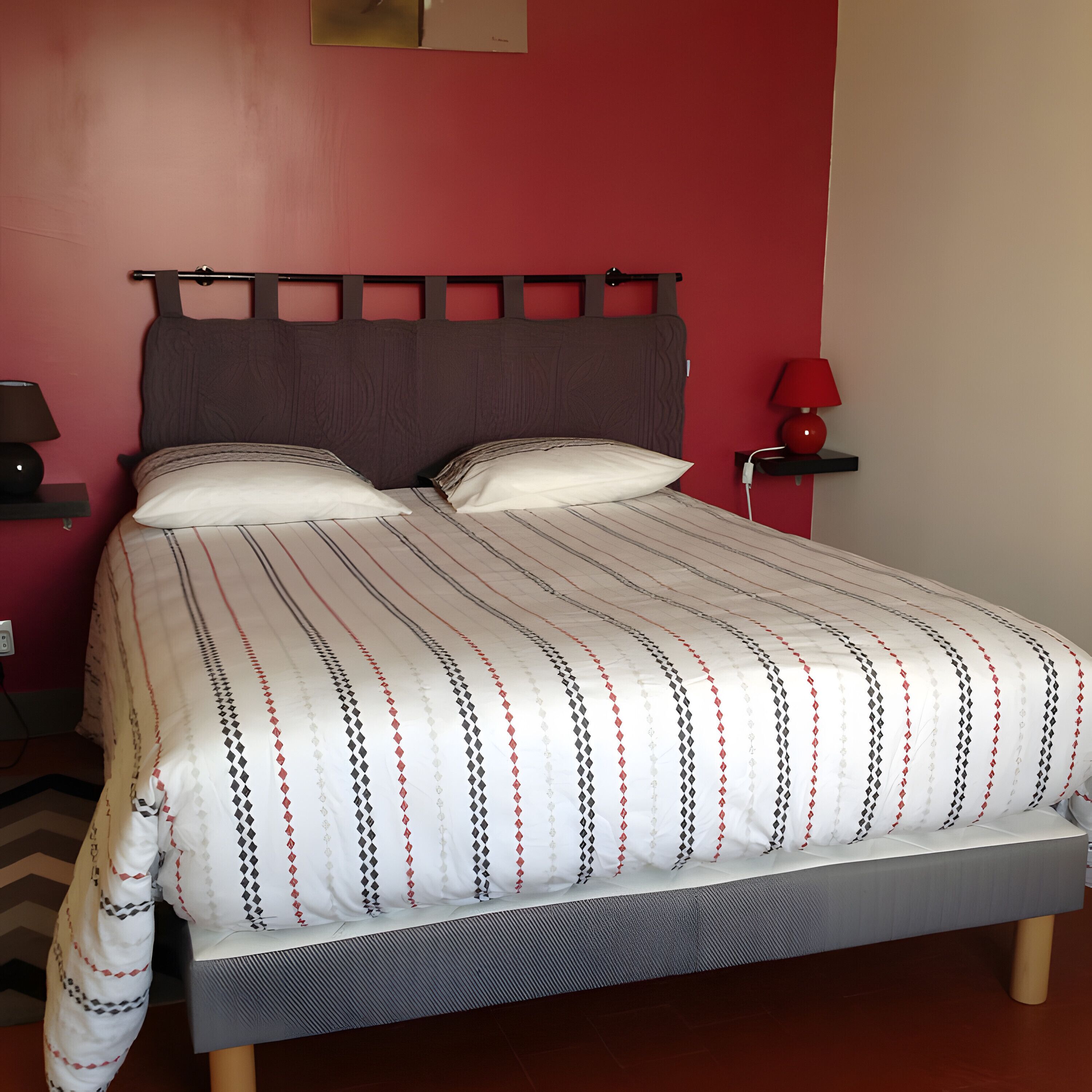 2 chambres, fer et planche à repasser, Wi-Fi, draps fournis