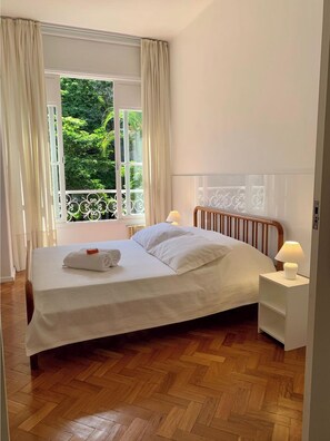 2 chambres, fer et planche à repasser, Wi-Fi, draps fournis