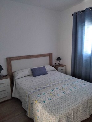 2 chambres, fer et planche à repasser, lit parapluie, Wi-Fi gratuit