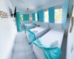 Quarto quádruplo família, vista para o pátio | Wi-Fi de cortesia