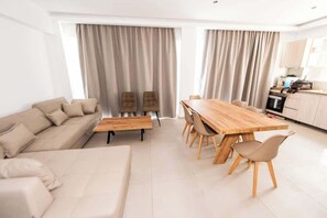 TV, offices - Sinani Villas Rhodes - Private Pool Hideaway (Afantou)