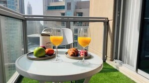 Outdoor dining - Iconic Burj&Fountain ViewRetreat (Dubai)