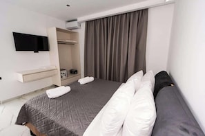 1 chambre, fer et planche à repasser, Wi-Fi, draps fournis