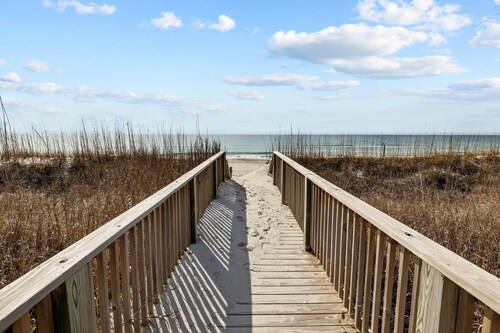 Between The Blue - Oceanside 2B/2B Condo w/ Pool