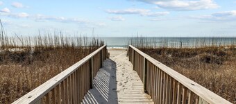 Between The Blue - Oceanside 2B/2B Condo w/ Pool