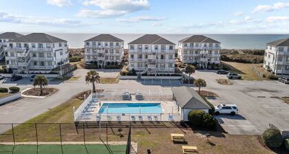 Between The Blue - Oceanside 2B/2B Condo w/ Pool