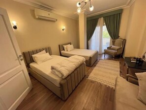 3 室のベッドルーム、アイロン / アイロン台、WiFi、ベッドシーツ