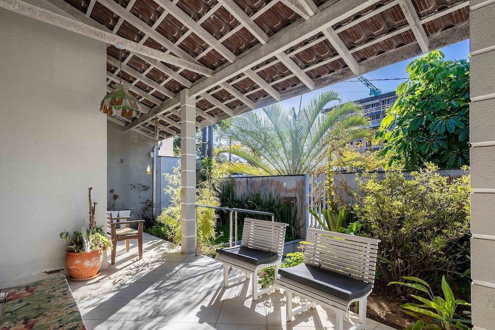 2BR House w/ Pool & BBQ in Penha Tzs210