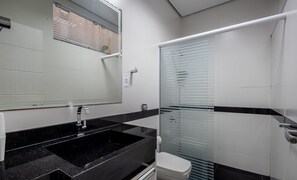 Villa | Bathroom - 2BR House w/ Pool & BBQ in Penha Tzs210 (Penha)